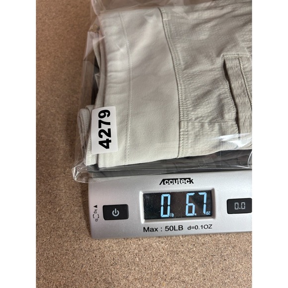 Athleta Shorts 16 Khaki Beige Trekkie Pull On Athletic Zippered Pockets - Picture 9 of 9